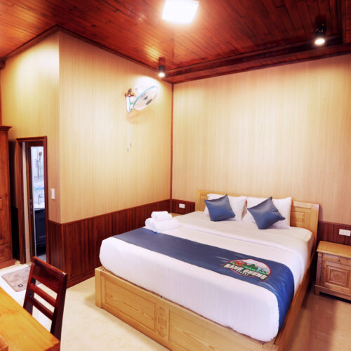 Deluxe Room ( Phòng 1 Giường Đôi )