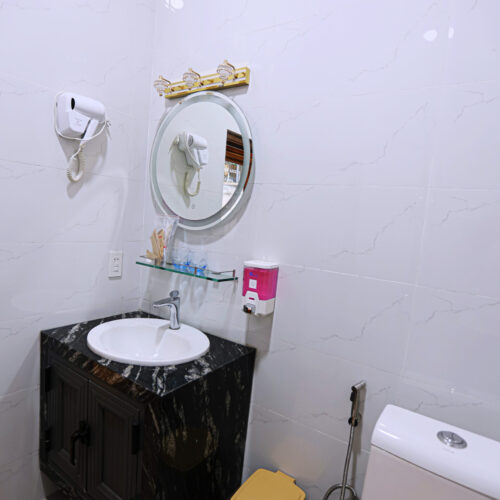 Deluxe Room ( Phòng 1 Giường Đôi )